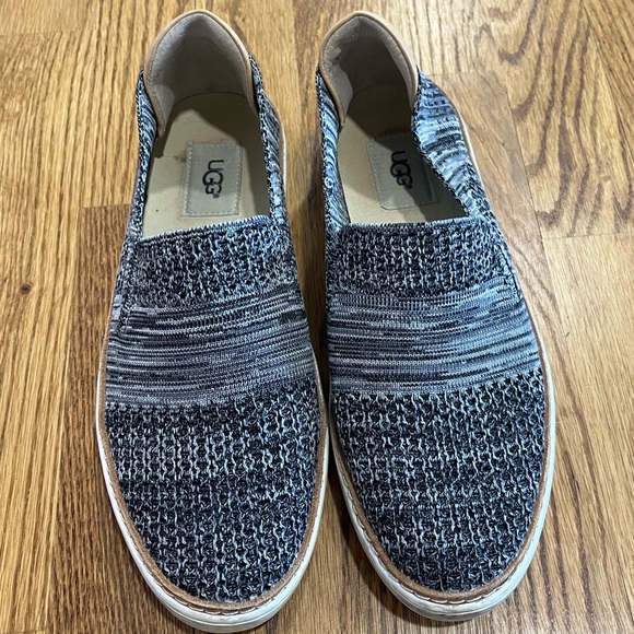 Ugg Sammy Slip on Sneakers size 8.5 - Picture 1 of 4
